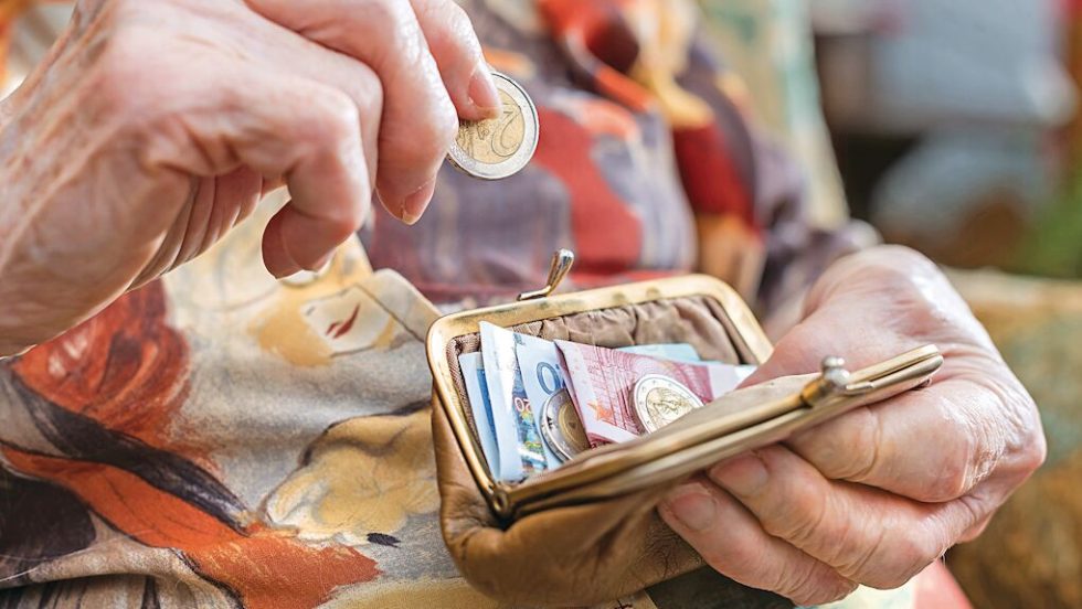 Φτάνει πια με το δούλεμα στους συνταξιούχους